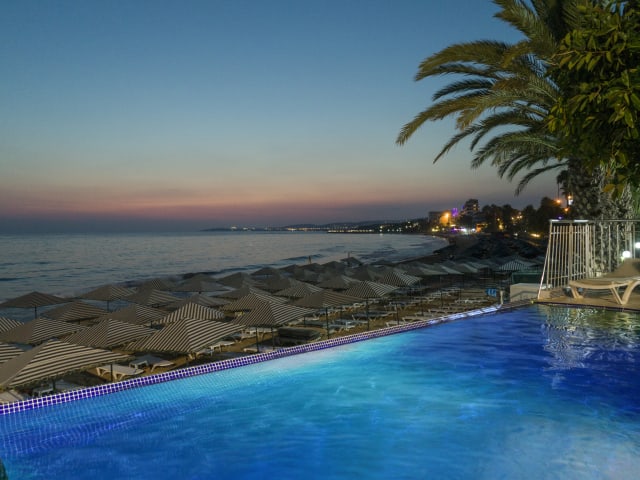 Aska Hotel Just in Beach