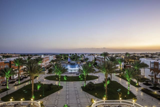 SUNRISE Garden Beach Resort