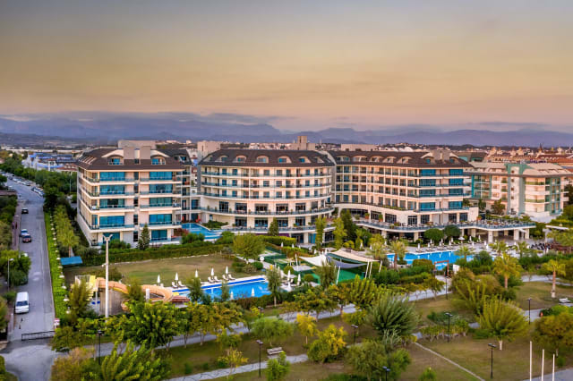 Commodore Elite Suites & Spa - Adults only