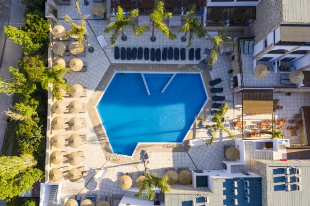 The Costa Lindia Blue Star - Adults only