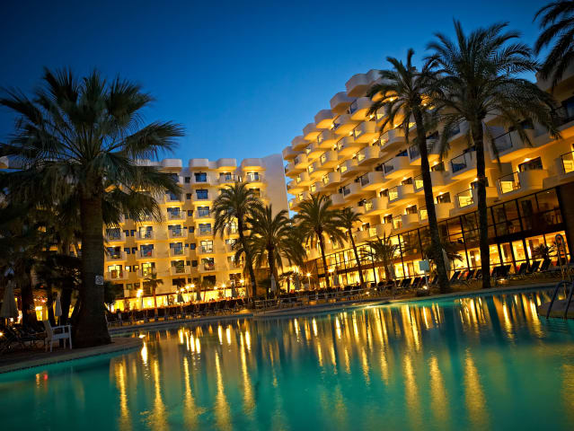 Protur Palmeras Playa Aparthotel