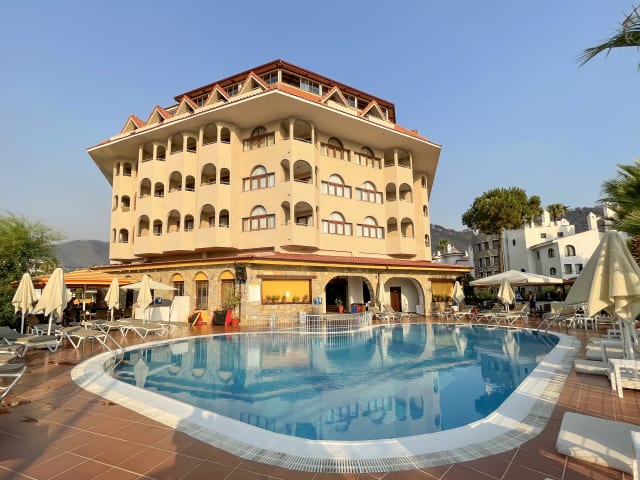 Fortuna Beach Hotel