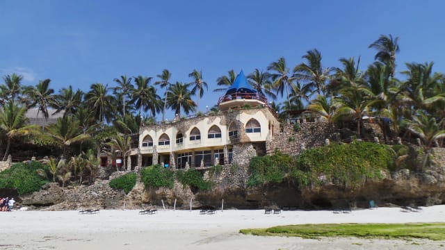 Bahari Beach Hotel