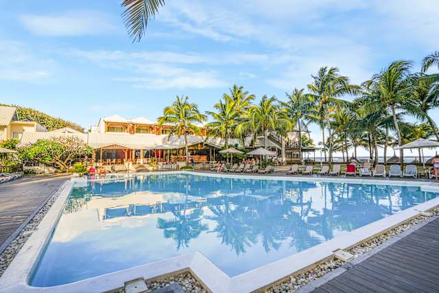 Le Peninsula Bay Beach Resort & Spa