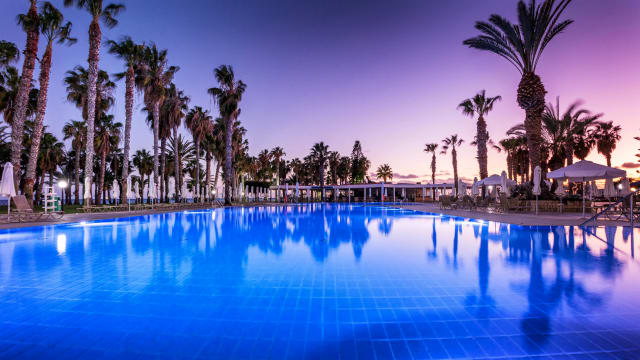 Hotel Louis Phaethon Beach